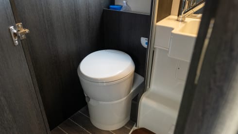 VDX – Compact 4 Berth Fixed Bed (Air Conditioned) 2024 Model