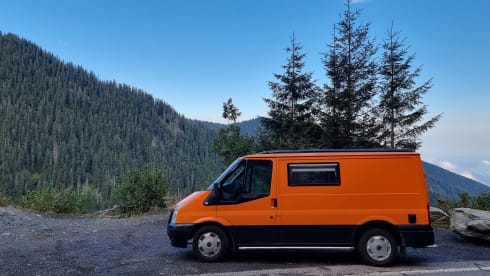 4p Ford campervan uit 2009