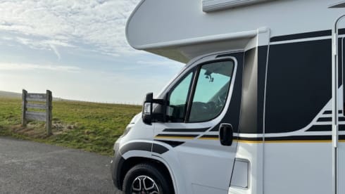 Beni – 6 Berth / 6 Seatbelt Benimar Primero 313