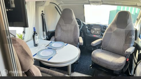 Luxury Pössl bus camper 640 with length beds