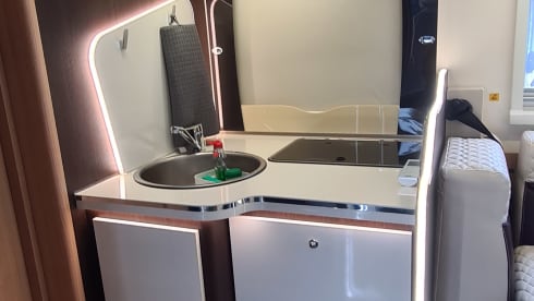 Mc Luis Sovereign – 4p Ford semi-integrated from 2023