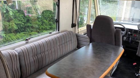 Beautiful camper with XXL garage and super layout!