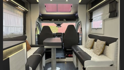 TRAVELKEES De Ruimste camper op de markt nu nieuw in de verhuur!  – Nieuw in de verhuur! Chauson 640 titanium premium nagenoeg nieuw! 