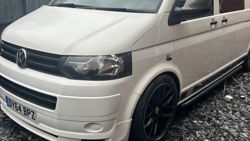 Vinny – 4 berth Volkswagen campervan from 2014