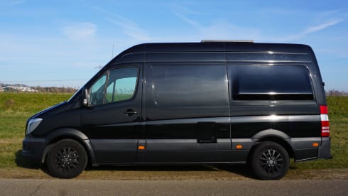 Unbound – 2p Mercedes buscamper (automaat)