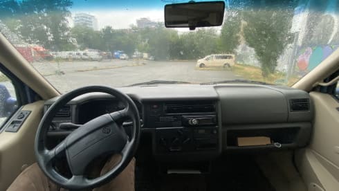 Kalle – VW T4 California Beach with pop-up roof