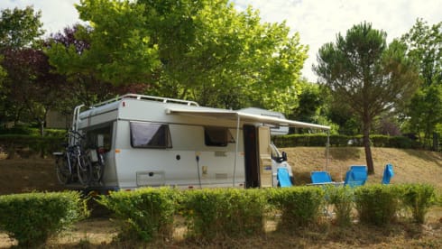 Tricolore – Luxe camper met airco voor gezin met (grote) kinderen