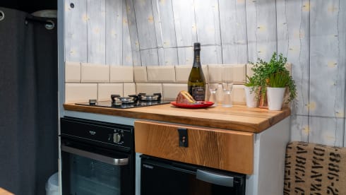 Sparrow's nest – All season Off grid campervan with full length double bed  *Pet friendly*