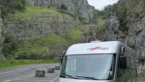 Edens Wanderlust – Luxury camper with every convenience, a dream on wheels!