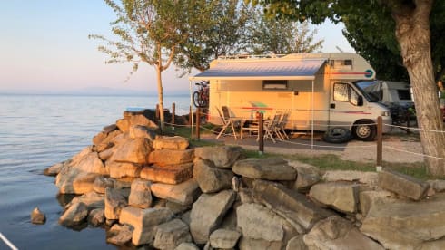 Spacious comfortable alcove camper 