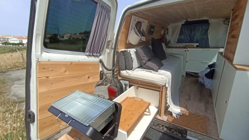 Miles – VW T4 Van Equipment – Compact Comfort for Travel in Sardinia