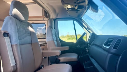 Nuovissimo furgonato Delfin Burstner