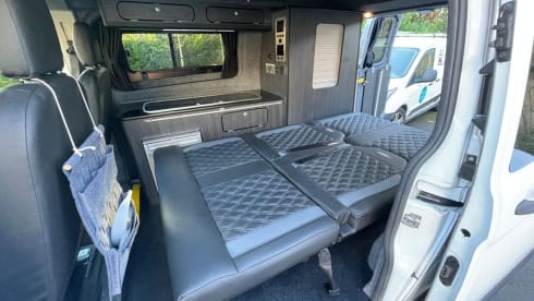 Charlie Van Dan – 4 berth Ford campervan from 2018