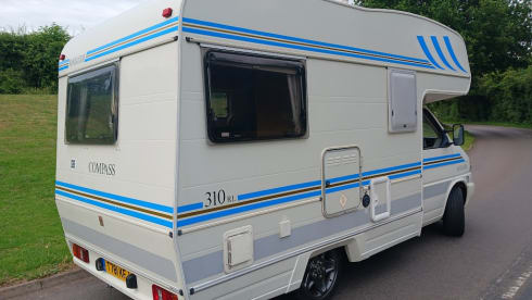 VW Navigator – Volkswagen Coachbuilt U-förmiger Lounge-Teilintegrierter mit 4 Schlafplätzen aus dem Jahr 1999