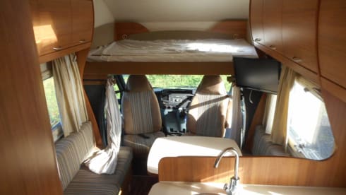 EASY 9 MOTORHOME HIRE JUST TURN UP AND GO