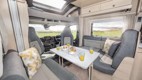 Riding Roamer – Auto Trail F74 - 4 seat belts can sleep 4- 6 - perfect for a road trip