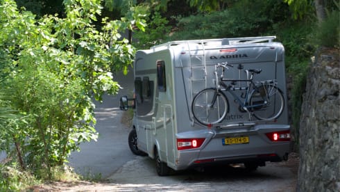 ADRIA Matrix SBC 670 - 50 jaar Silver Collection – "My camper is my castle" READY TO GO EVERYWHERE YOU NEED TO GO