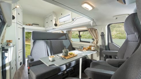 Compact Camper Westfalia Ford Nugget PLUS Automatic WITH WC