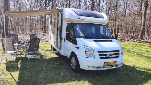 Benimar Tessoro 400, 4 persons, 2012, semi-integrated