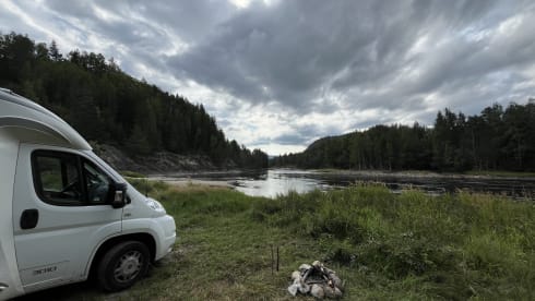 Camping-car complet pour 3 personnes hors réseau
