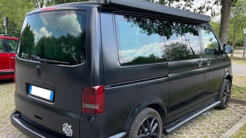 Black – Volkswagen California 4 posti letto