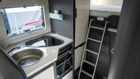 UYE – Automatic 4 Berth Fixed Bed 2024 Motorhome