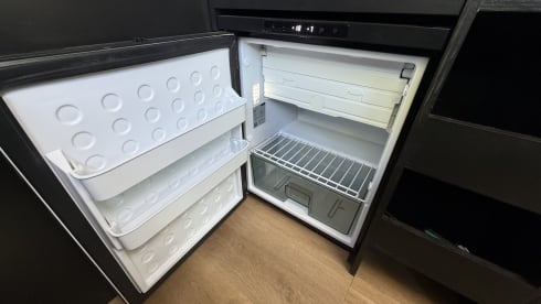 Toto - 2p Mercedes Sprinter Off Grid (Bed 2m!)