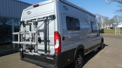 Luxury CARADO VLOW (Hymer) with E-bike lift. Automatic, 150HP