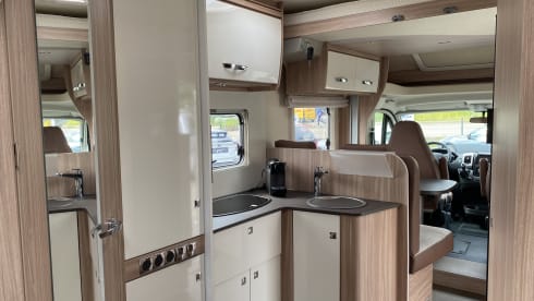 Vrijheid 1 – Bürstner T660 Limited French bed + lifting bed 2021