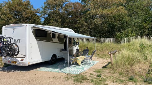 4p 2018 McLouis 473g Carat semi-integrated with pull-down bed