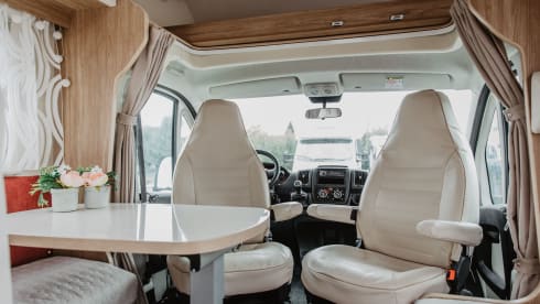 Rimor seal 695-14 – Spacious luxury family camper (14)