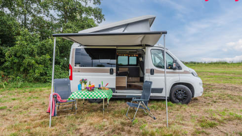 Stoere Duco – Reliable Hymer Sydney urban camper, comfortable, complete inventory