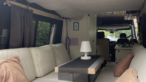 Beautifully spacious 2-4 person Bus camper Sprinter 2015