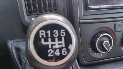Jodokus – 2p Peugeot bus uit 2012
