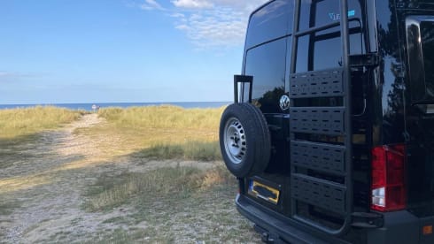 2p luxury off-grid VW Crafter bus camper (2023) autom.