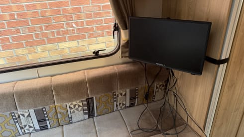 Our Molly – 6 berth Peugeot alcove from 2015