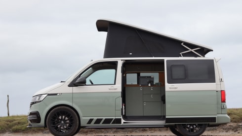Samphire – 2023 Volkswagen T6.1 Manual