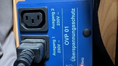 Super-camper – 2-person Mercedes-Benz bus from 2001