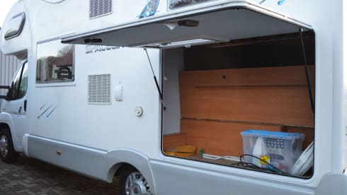 Beautiful complete and very neat 6-person camper (Fiat Ducato Joint S)