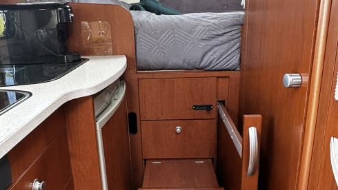 June – Super cozy and complete 2p camper! 