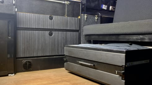 "Thermos" – VW T4 del 2002 con 2 posti letto - a 3 miglia dall'aeroporto di Inverness - *assicurazione inclusa*