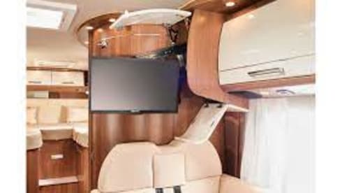 Camper Evenement – Carthago Compactline 143 Integrated