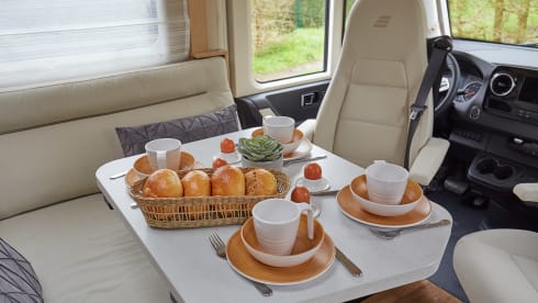 Comfortable Hymer 680 BMC Integral (2023). Book now for 2024!