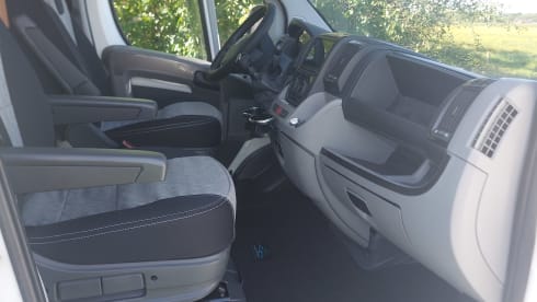 Witte Harrie – Very neat and complete 2-person Fiat camper van from 2007