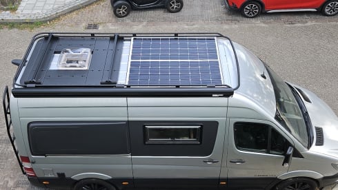BoWi bus – 2p off Grid Mercedes-Benz bus from 2017