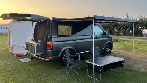 Carol – 2019 VW T6 Caravelle, 4 berth + a cosy bell tent & stove!