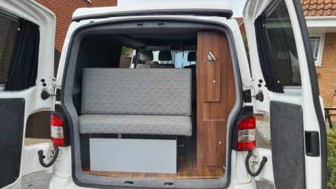 S88 – VW T5.1 Camper LANGE WHEEL BASE - Sitzplätze 5 Schlafplätze 4 (10 Schlafplätze inkl. Markise)