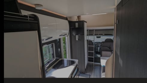 Roamify Motorhome Hire  – 6-Bett-Roller Team Zefiro 675 (Auto) - www.roamify.co.uk