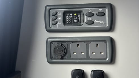 FIGURE 01 – 4 berth Volkswagen campervan from 2022
