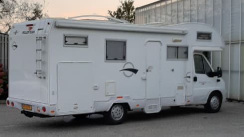 Fijne ruime camper 2 tot 6 persoons